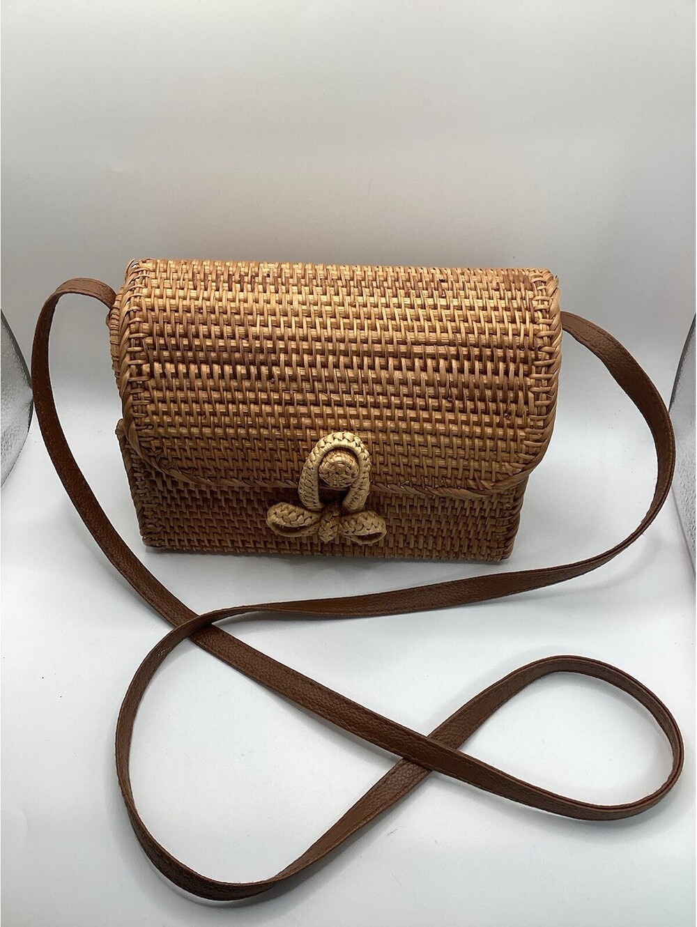 Modcloth Cute Handmade Hard Body Woven Bag Purse Tan Faux Leather Strap B7